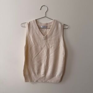 Babaton Cream V-Neck Sleeveless Sweater